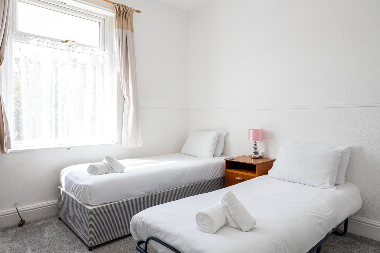 Guestready - Enchanting Life In Gorse Hill Manchester Dış mekan fotoğraf