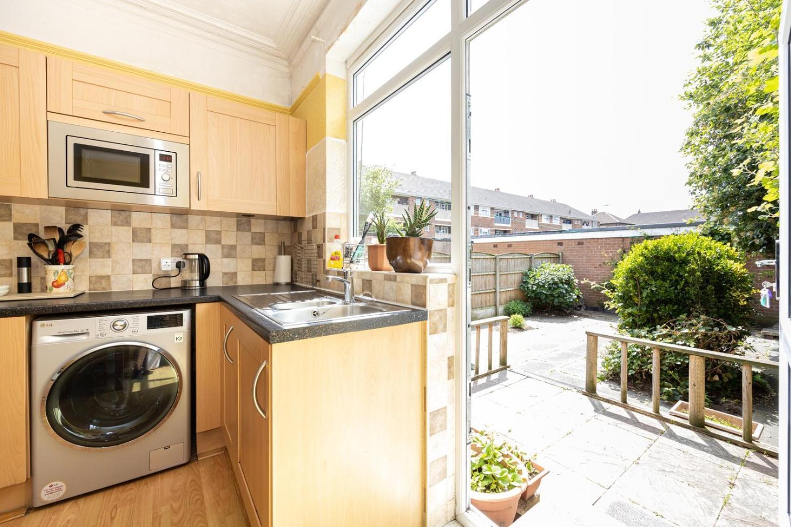 Guestready - Enchanting Life In Gorse Hill Manchester Dış mekan fotoğraf